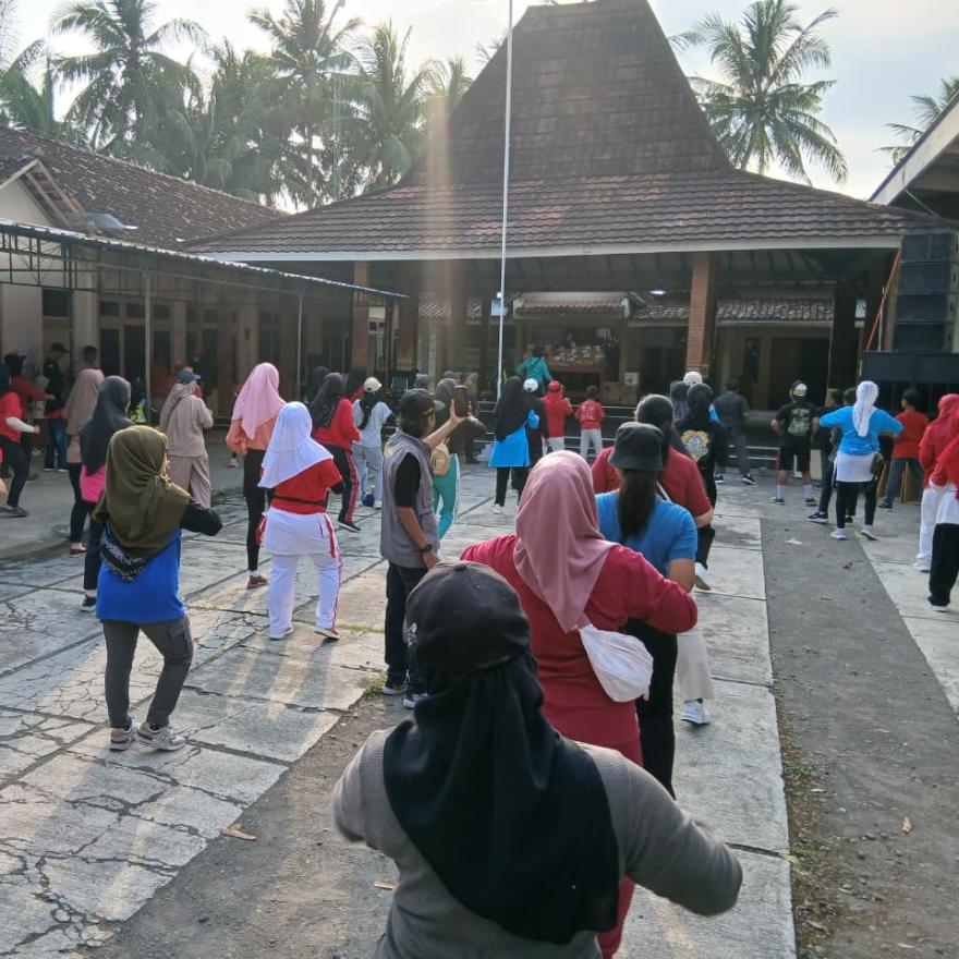 Senam dan Jalan Sehat Kalurahan Panjatan : Memeriahkan HUT RI ke-80